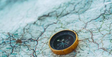 orientación con brújula y mapa
